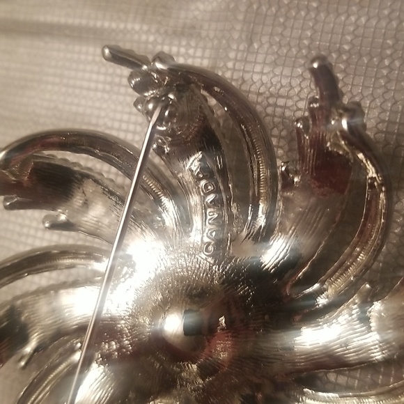 Sarah Coventry Silver Tone & Faux Pearl Sunburst Pin Vintage - Picture 3 of 4